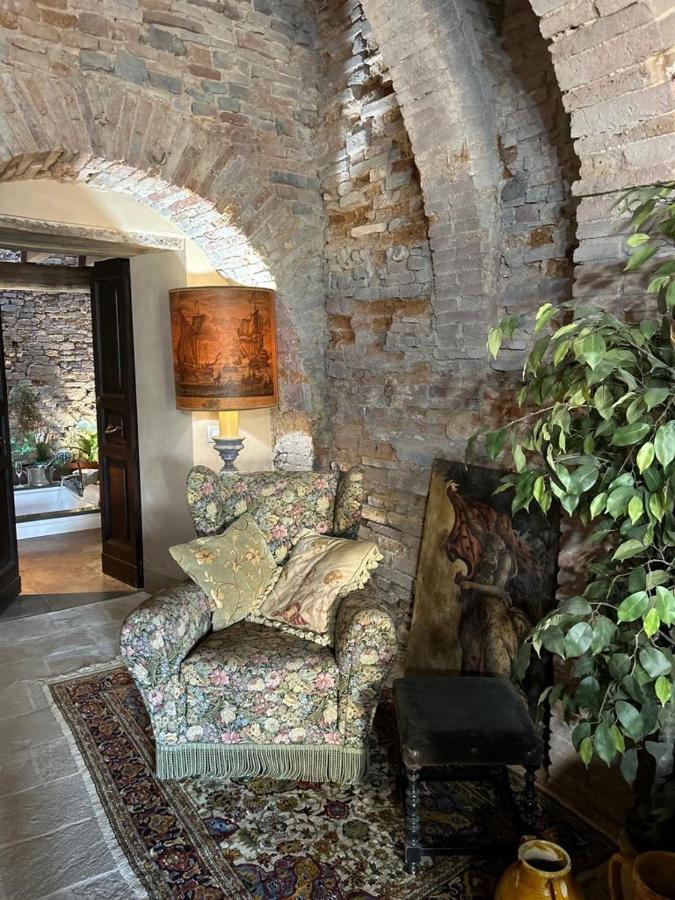Borgo Di Beppe E Gloria Suite Сан-Джованни-Вальдарно Экстерьер фото