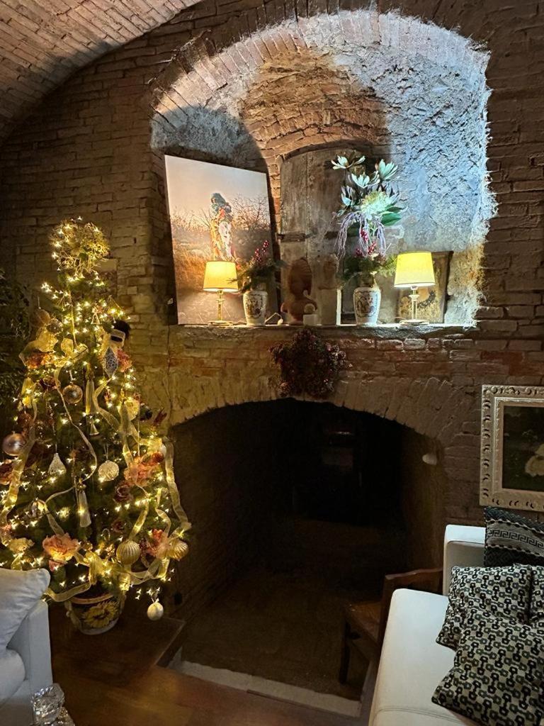 Borgo Di Beppe E Gloria Suite Сан-Джованни-Вальдарно Экстерьер фото